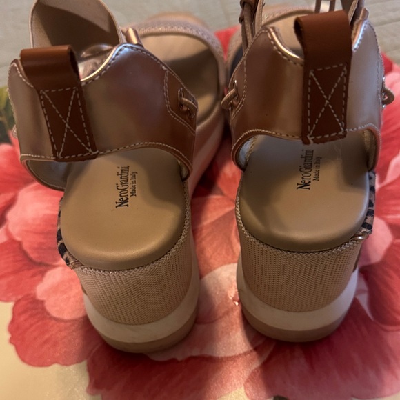 Nero Giardini Women's Beige Sandals - Picture 4 of 9